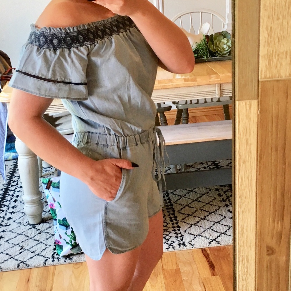 SALE 🌼Pale/Light Denim look Off Shoulder Rompers - Picture 6 of 8